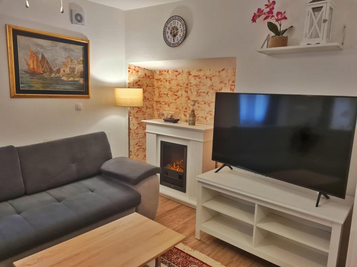 Holiday Place Veli Dvor - Vacation House With Private Garden In Old Town Пунат Экстерьер фото