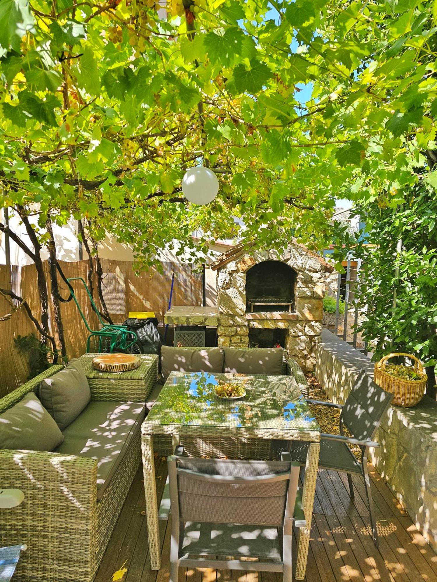 Holiday Place Veli Dvor - Vacation House With Private Garden In Old Town Пунат Экстерьер фото